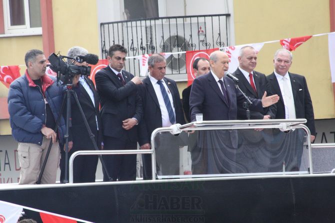 MHP LİDERi DEVLET BAHÇELİ AKHİSARLILAR İLE BULUŞTU